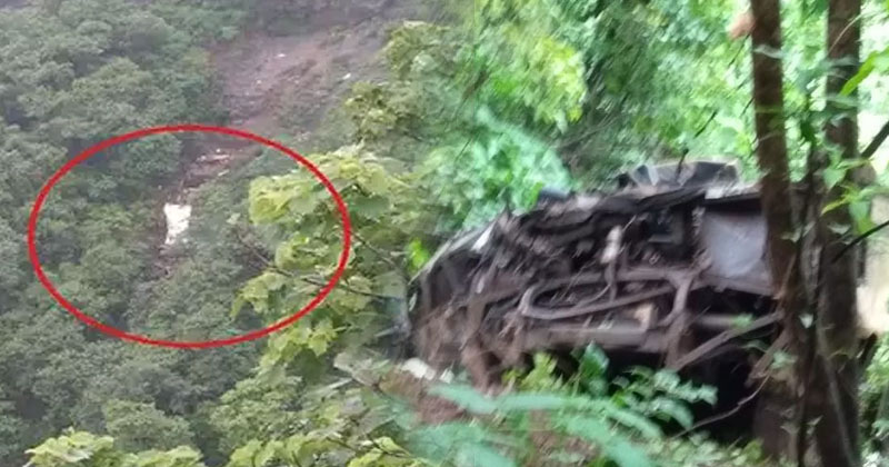 ബസ് കൊക്കയിലേക്ക് മറിഞ്ഞ് 35 പേർ മരിച്ചു