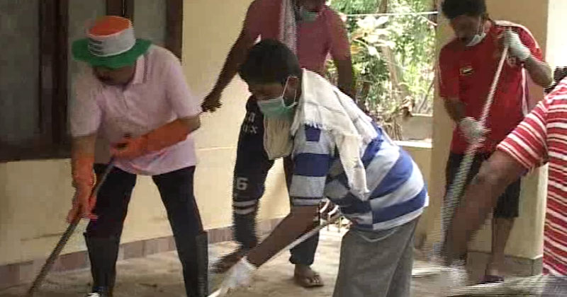വീയപുരം പഞ്ചായത്തില്‍ ശുചീകരണത്തിന് നേതൃത്വം നല്‍കി എം.എം ഹസന്‍
