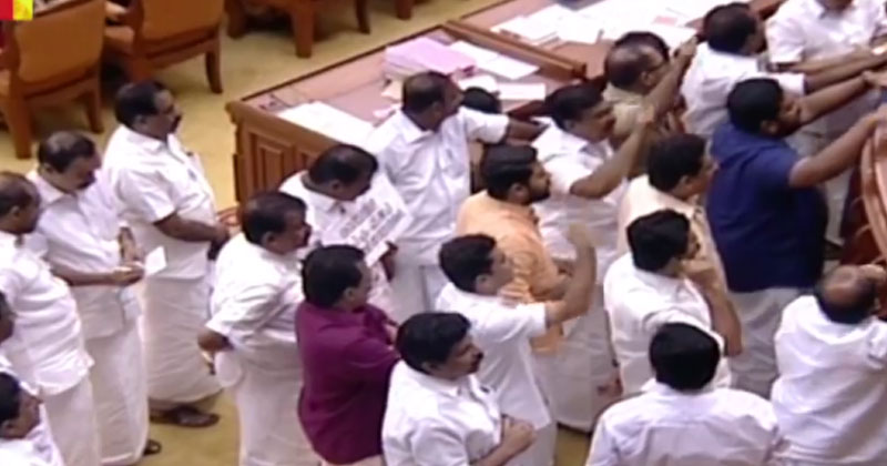 ശബരിമല : സഭയില്‍ ഇന്നും പ്രതിപക്ഷ പ്രതിഷേധം; നിയമസഭ ഇന്നത്തേയ്ക്ക് പിരിഞ്ഞു