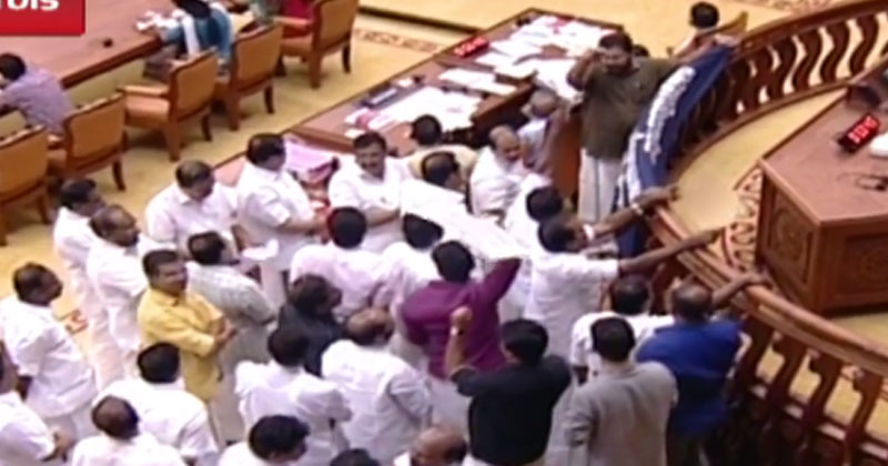 ശബരിമല : പ്രതിപക്ഷ പ്രതിഷേധത്തോടെ നിയമസഭാ സമ്മേളനത്തിന് തുടക്കം