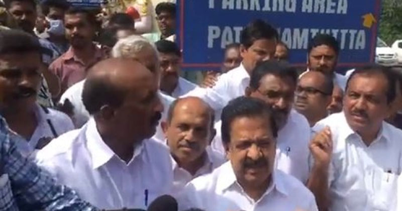 യുഡിഎഫ് സംഘത്തെ പോലീസ് നിലയ്ക്കലില്‍ തടഞ്ഞു