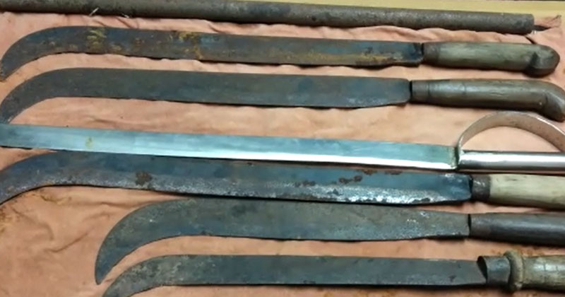 പാനൂരിന് സമീപം ആയുധശേഖരം കണ്ടെടുത്തു
