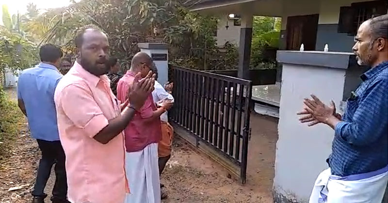 കനകദുര്‍ഗയുടെ വീടിന് മുന്നില്‍ പ്രതിഷേധം