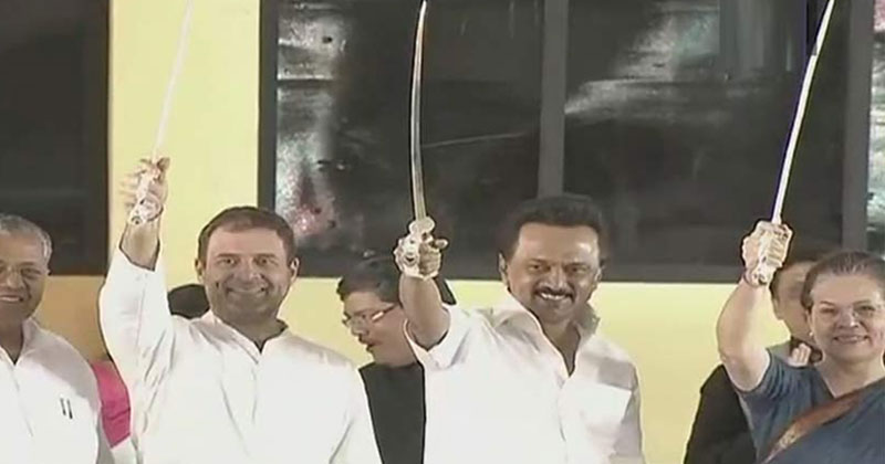 മോദിക്ക് ശക്തമായ താക്കീതായി പ്രതിപക്ഷ ഐക്യനിര; കരുണാനിധിയുടെ പ്രതിമ സോണിയാ ഗാന്ധി അനാഛാദനം ചെയ്തു