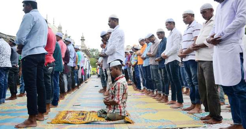 മതവികാരം വ്രണപ്പെടുത്തി യുപി സര്‍ക്കാര്‍; പാർക്കുകളിലെ  ജുമാ നമസ്‌കാരത്തിന് വിലക്ക്
