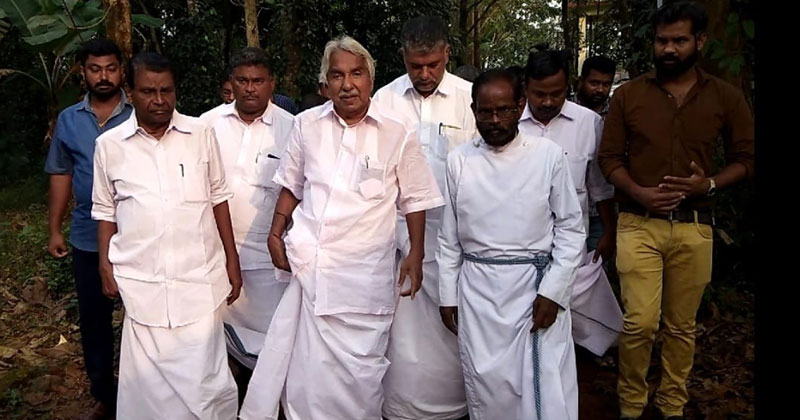 കരോള്‍ സംഘത്തെ ആക്രമിച്ച DYFI യുടേത് അധികാരത്തിന്‍റെ ധാര്‍ഷ്ട്യം: ഉമ്മന്‍ ചാണ്ടി