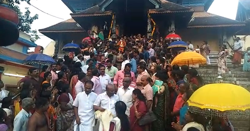 തങ്കയങ്കി ഘോഷയാത്ര പുറപ്പെട്ടു