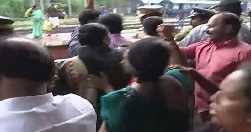 മനിതിസംഘത്തിനുനേരെ പ്രതിഷേധവുമായി ബി.ജെ.പി-യുവമോര്‍ച്ച പ്രവര്‍ത്തകര്‍