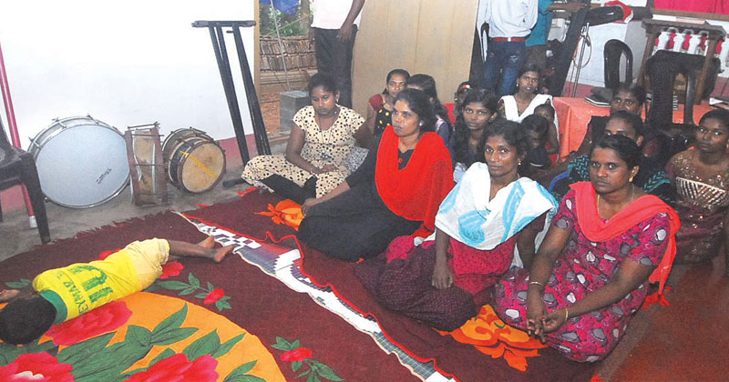 സി.പി.എമ്മിന്റെ അക്രമത്തെ ഭയന്ന് ആറ് കുടുംബങ്ങള്‍ പള്ളിക്കുള്ളില്‍ അഭയം തേടിയിട്ട് ഒരാഴ്ച്ച; അക്രമികളെ രക്ഷിക്കാന്‍ പോലീസിന്റെ ശ്രമം