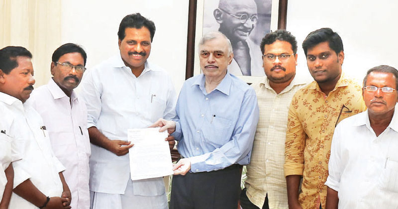 മുഖ്യമന്ത്രി പിണറായി വിജയനോട് 45 ചോദ്യങ്ങളുമായി കൊടിക്കുന്നില്‍ സുരേഷ് എം.പിയുടെ തുറന്ന കത്ത്