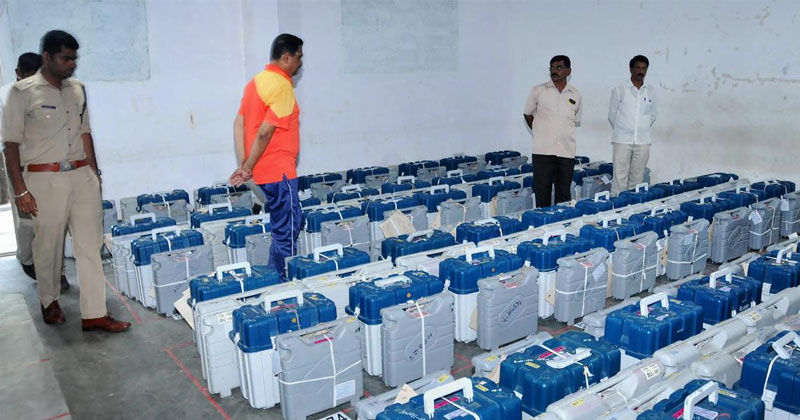 മധ്യപ്രദേശില്‍ വോട്ടിംഗ് യന്ത്രങ്ങള്‍ സൂക്ഷിച്ച റൂമില്‍ സി.സി.ടി.വി ഒരു മണിക്കൂര്‍ പ്രവര്‍ത്തിച്ചില്ലെന്ന് തെരഞ്ഞെടുപ്പ് കമ്മീഷന്‍ സമ്മതിച്ചു; എങ്കിലും നടപടിയില്ല; അട്ടിമറി ശ്രമമെന്ന് ആരോപണം
