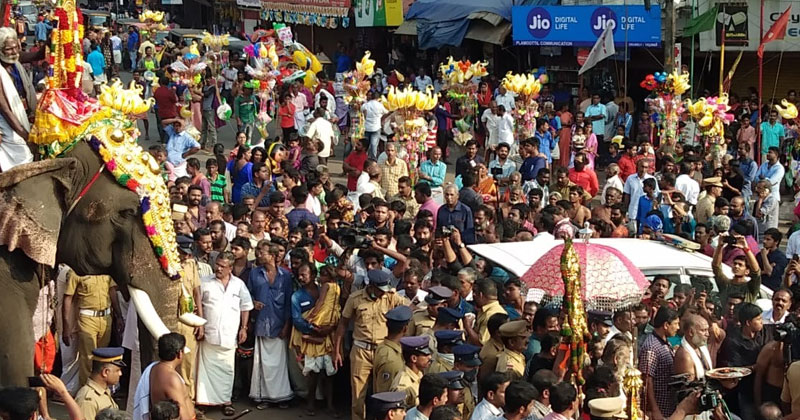 ഭക്തിസാന്ദ്രമായ അന്തരീക്ഷത്തിൽ ചരിത്രപ്രസിദ്ധമായ എരുമേലി പേട്ടതുള്ളൽ
