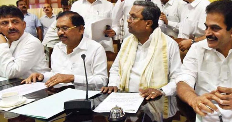 കർണാടകയിലെ രാഷ്ട്രീയ പ്രതിസന്ധി ഇന്ന് സുപ്രീംകോടതിയില്‍; നിർണായക മന്ത്രിസഭാ യോഗം  ഇന്ന്