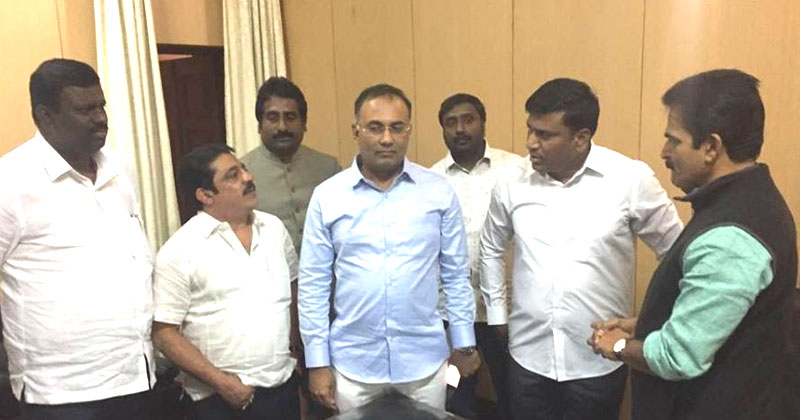 കര്‍ണാടകത്തില്‍ താമര വിരിയില്ല; 'കാണാതായ' എം.എല്‍.എ തിരികെയെത്തി: പ്രതിസന്ധികളെ തരണം ചെയ്ത് കോണ്‍ഗ്രസ്
