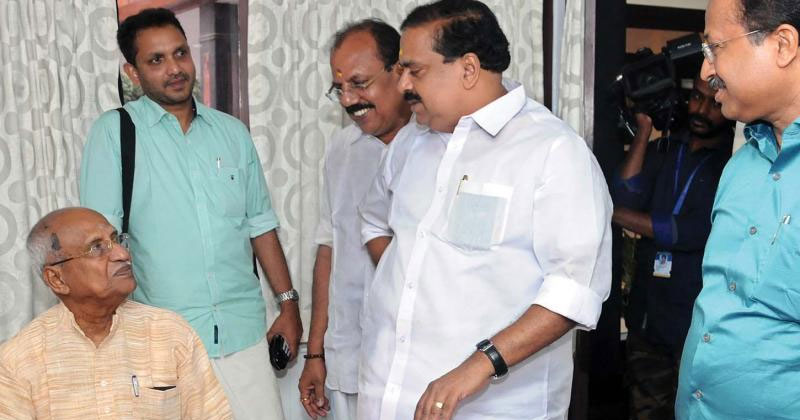 സ്ഥാനാര്‍ത്ഥി നിര്‍ണ്ണയം: ബി.ജെ.പിയില്‍ ഗ്രൂപ്പുകളുടെ തമ്മിലടി. അരയും തലയും മുറുക്കി മുരളീധരപക്ഷം, തടയിടാന്‍ കൃഷ്ണദാസ് പക്ഷം