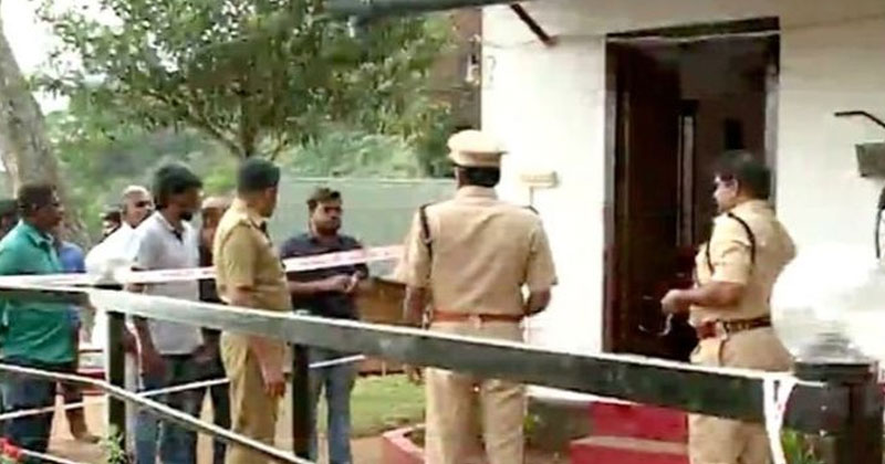 റിസോര്‍ട്ട് ഇരട്ടക്കൊലപാതകം: വിവരങ്ങള്‍ പുറത്തുവിട്ട അഞ്ചുപൊലീസുകാരെ സസ്‌പെന്റ് ചെയ്തു