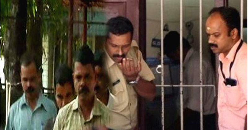 പോലീസ് സ്‌റ്റേഷനുകളില്‍ കൈക്കൂലിപ്പണം, സ്വര്‍ണ്ണം, കഞ്ചാവ്; ഓപറേഷന്‍ തണ്ടറില്‍ കുടുങ്ങിയത് കാവല്‍ക്കാരുടെ കള്ളത്തരങ്ങള്‍