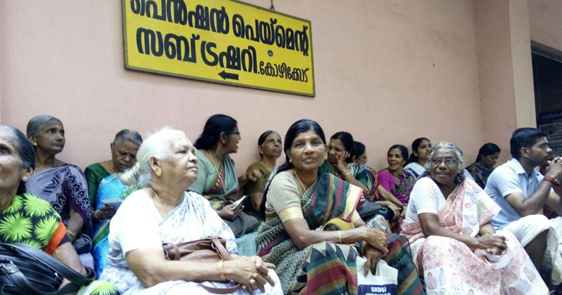 സംസ്ഥാനത്ത് അപ്രഖ്യാപിത ട്രഷറി നിയന്ത്രണം;  പ്രളയ ഫണ്ട് പോലും മാറുന്നില്ലെന്ന് പരാതി