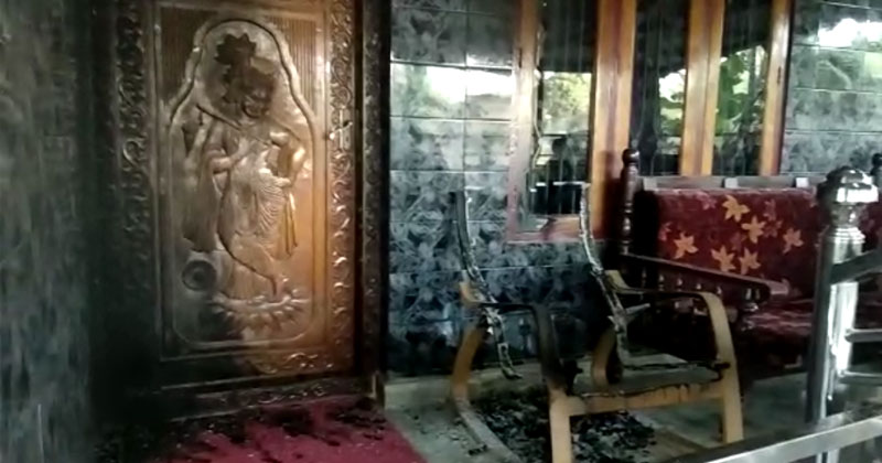 പെരിയയില്‍ കോണ്‍ഗ്രസ് ബ്ലോക്ക് പ്രസിഡന്റിന്റെ വീട് തീവെച്ചു നശിപ്പിച്ചു