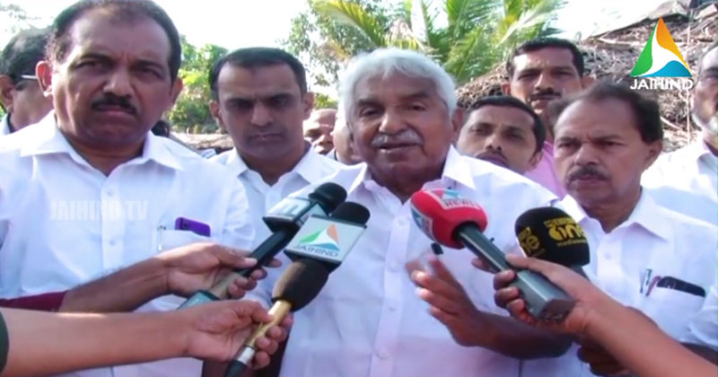 പെരിയ ഇരട്ടക്കൊലപാതകം; അന്വേഷണ ഉദ്യോഗസ്ഥനെ മാറ്റിയതെന്തിനെന്ന് മുഖ്യമന്ത്രി വ്യക്തമാക്കണം:  ഉമ്മന്‍ചാണ്ടി