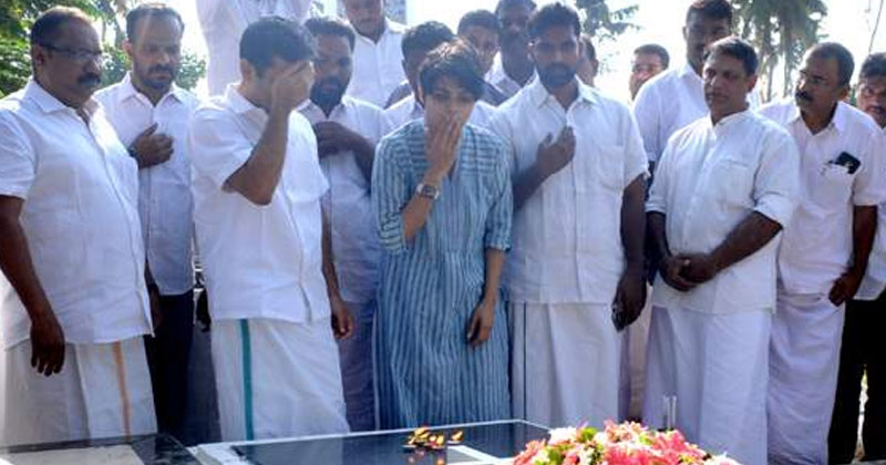 നാലാം വയസ്സില്‍ അമ്മയെ നഷ്ടമായി, 19ല്‍ അച്ഛനും; തനിച്ചായ എന്നെ വളര്‍ത്തിയത് കോണ്‍ഗ്രസ് പാര്‍ട്ടി, നേതൃയോഗത്തില്‍ വികാരാധീനനായി ഹൈബി ഈഡന്‍