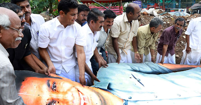 വേറിട്ട മാതൃകയൊരുക്കി ഹൈബി ഈഡനും പ്രവര്‍ത്തകരും;  ബോർഡുകളും പോസ്റ്ററുകളും ബാനറുകളുമെല്ലാം നീക്കം ചെയ്തു