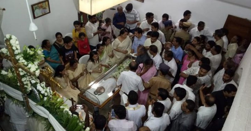 കെ.എം. മാണിയ്ക്ക് അന്ത്യാഞ്ജലി അര്‍പ്പിച്ച് ആയിരങ്ങള്‍