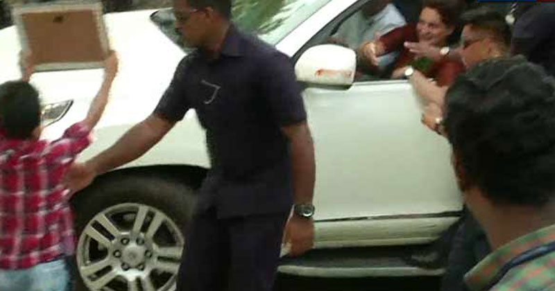 പ്രിയങ്കയ്ക്ക് കാര്‍ നിര്‍ത്തിച്ച് സമ്മാനം നല്‍കി... അരീക്കോട്ട് ഇപ്പോള്‍ ഫര്‍ഹാന്‍ ആണ് താരം