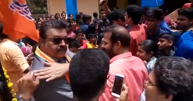 സെൽഫിയെടുക്കാൻ ശ്രമിച്ച കുട്ടിയുടെ കൈ തട്ടിമാറ്റി സുരേഷ് ഗോപി