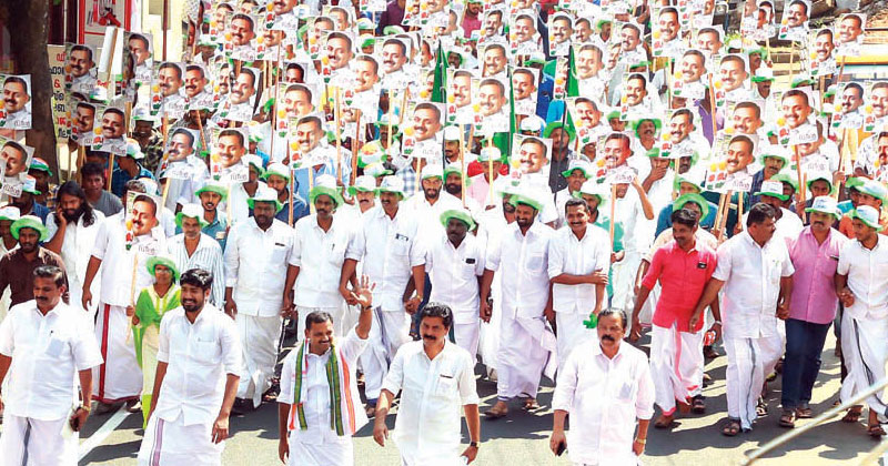 കട്ടപ്പനയെ കടലാക്കി ഡീന്‍ കുര്യാക്കോസിന്റെ റോഡ് ഷോയും യുവജന സംഗവമവും