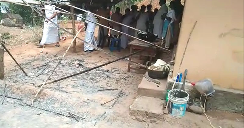 SHOCKING NEWS: കാസര്‍കോട് കോണ്‍ഗ്രസ് പ്രവര്‍ത്തകന്റെ വീട് സി.പി.എമ്മുകാര്‍ തീവെച്ചു നശിപ്പിച്ചു
