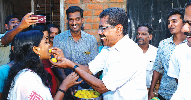 ശ്രീധന്യയെ നേരില്‍ക്കണ്ട് അഭിനന്ദിക്കാന്‍ രാഹുലെത്തും; മുല്ലപ്പള്ളി രാമചന്ദ്രന്‍ വീട്ടിലെത്തി അനുമോദിച്ചു