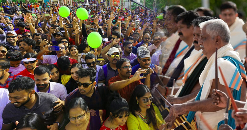 പൂരക്കടലില്‍ ആവേശത്തിരയായി ദുബായില്‍ 'തൃശൂര്‍ പൂരം'