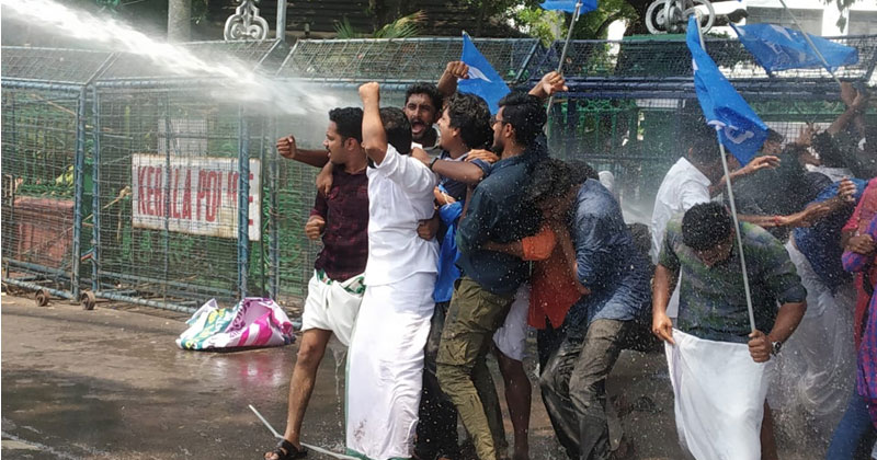വിദ്യാര്‍ഥിനി ആത്മഹത്യക്ക് ശ്രമിച്ച സംഭവം: ജുഡീഷ്യല്‍ അന്വേഷണം ആവശ്യപ്പെട്ട് കെ.എസ്.യു സെക്രട്ടറിയേറ്റ് മാര്‍ച്ച് നടത്തി