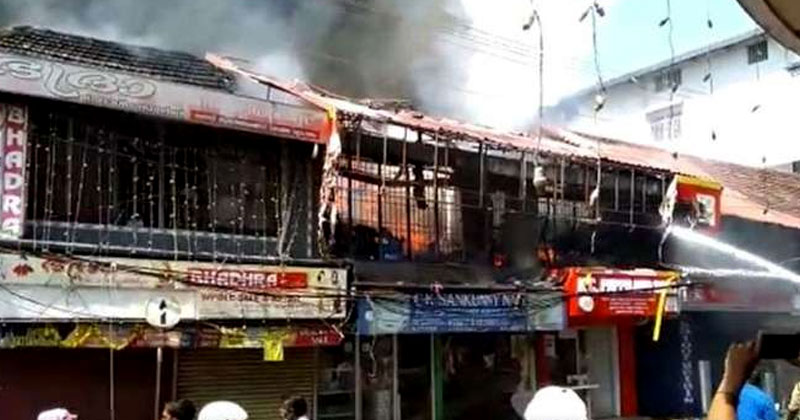 കൊച്ചി ബ്രോഡ്‌വേ മാര്‍ക്കറ്റില്‍ വന്‍ തീപിടിത്തം