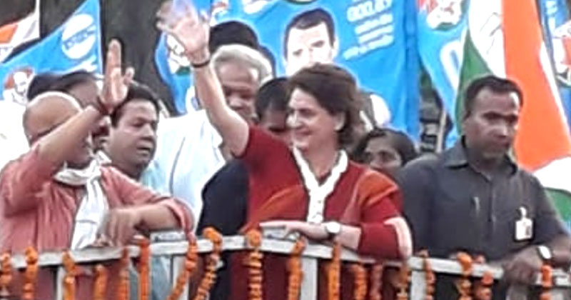 പ്രവർത്തകർക്ക് ആവേശമായി പ്രിയങ്ക വാരാണസിയിൽ; റോഡ്‌ഷോയിൽ വൻ ജനപങ്കാളിത്തം