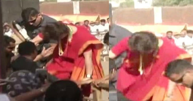 ബാരിക്കേഡ് ചാടിക്കടന്ന് ജനങ്ങളിലേക്ക്...  പ്രിയങ്കാ ഗാന്ധിയുടെ  വീഡിയോ തരംഗമാകുന്നു