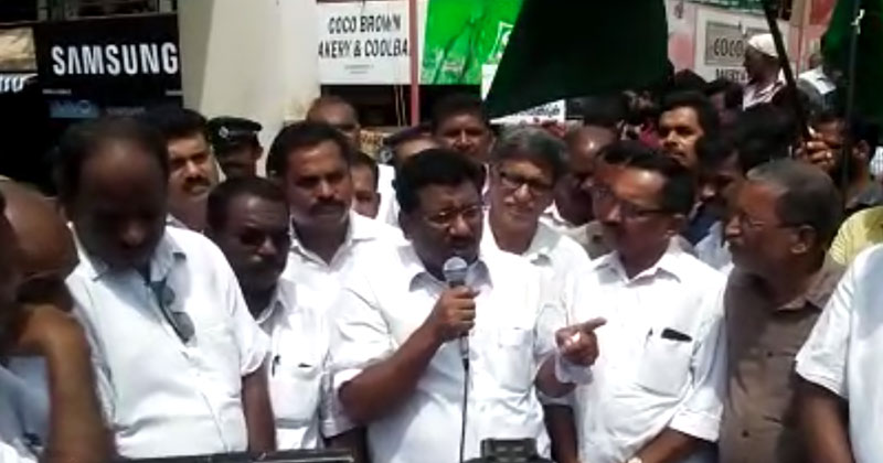 കേന്ദ്ര സംസ്ഥാന സർക്കാരുകൾക്കെതിരെ കോഴിക്കോട് ജില്ല കോൺഗ്രസ്‌ കമ്മിറ്റിയുടെ ശക്തമായ പ്രക്ഷോഭം