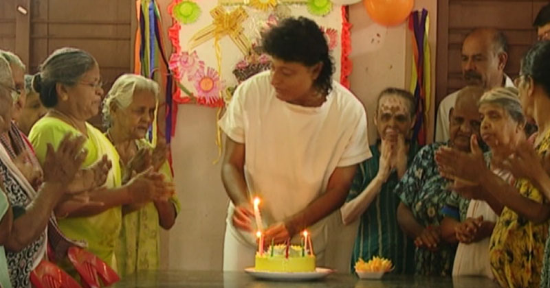 അഗതികളുടെയും അനാഥരുടെയും കൂടെ പിറന്നാൾ  ആഘോഷിച്ച് ബോബി ചെമ്മണ്ണൂർ