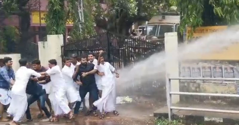 കണ്ണൂർ ഡിഡിഇ ഓഫീസിലേക്ക് നടന്ന കെ എസ് യു മാർച്ചിൽ നേരിയ സംഘർഷം
