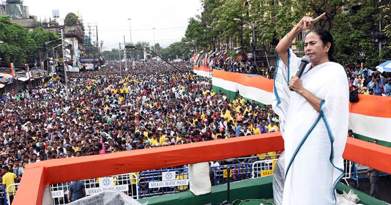 'മതത്തെ രാഷ്ട്രീയവുമായി കൂട്ടിക്കുഴച്ച് ബി.ജെ.പി ജനങ്ങളെ തെറ്റിദ്ധരിപ്പിക്കുന്നു ; ബി.ജെ.പിയുടെ വിദ്വേഷ രാഷ്ട്രീയത്തിനെതിരെ മമതാ ബാനര്‍ജി