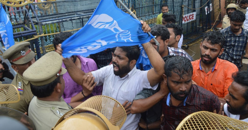 കെ.എസ്.യു  യൂണിവേഴ്സിറ്റി ആസ്ഥാനത്തേക്ക് നടത്തിയ മാർച്ചിന് നേരെ പൊലീസ് അതിക്രമം