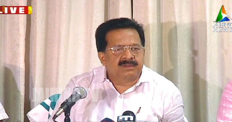 'കുറ്റവാളികള്‍ക്ക് കുടപിടിക്കുന്ന മുഖ്യമന്ത്രിയില്‍ വിശ്വാസമില്ല; ഗവര്‍ണർ ഇടപെടണം' : രമേശ് ചെന്നിത്തല