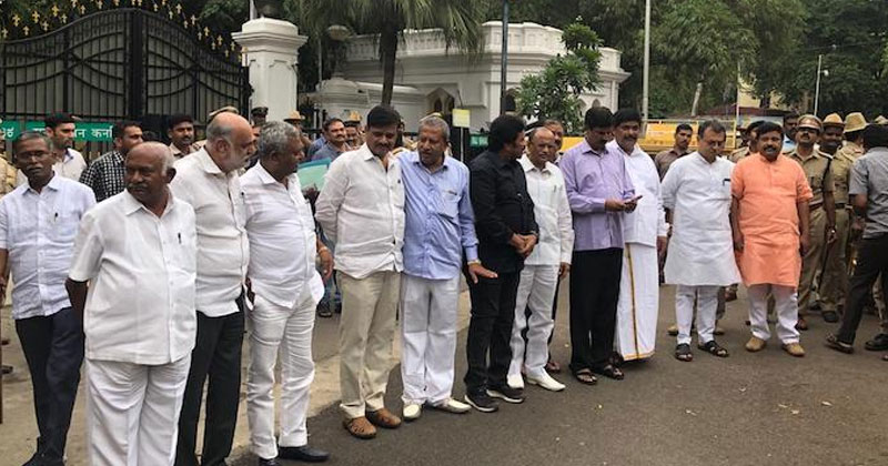 കര്‍ണാടകയില്‍ കുതിരക്കച്ചവടത്തിന് ബി.ജെ.പി