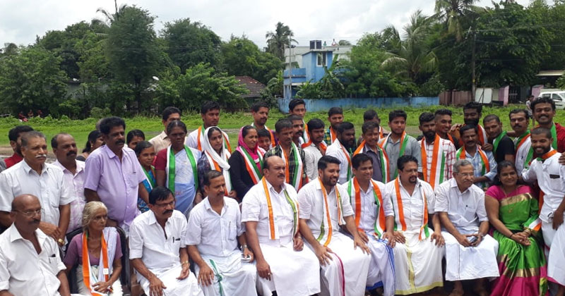 പാലക്കാട് സി.പി.എമ്മിന് തിരിച്ചടി: 26പേര്‍ രാജിവെച്ച് കോണ്‍ഗ്രസില്‍ ചേര്‍ന്നു