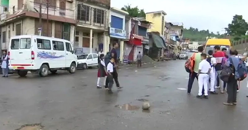 ജമ്മു കശ്മീര്‍ വിഷയത്തില്‍ കേന്ദ്രസര്‍ക്കാരിന് തിരിച്ചടി;  നിയന്ത്രണങ്ങൾ പുനഃപരിശോധിക്കണമെന്ന് സുപ്രീം കോടതി