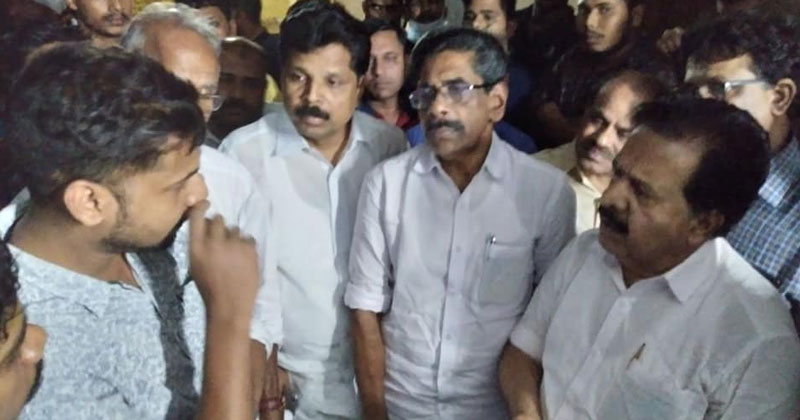 പ്രതിപക്ഷ നേതാവും കെപിസിസി പ്രസിഡന്‍റും നിലമ്പൂർ സർക്കാർ ആശുപത്രിയിലെത്തി