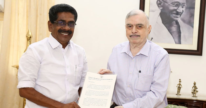 പി.എസ്.സി പരീക്ഷാ ക്രമക്കേട്: ജുഡീഷ്യല്‍ ഓഫീസറെ കൊണ്ട് അന്വേഷിക്കമെന്ന് ആവശ്യപ്പെട്ട് മുല്ലപ്പള്ളി ഗവര്‍ണ്ണറെ കണ്ടു