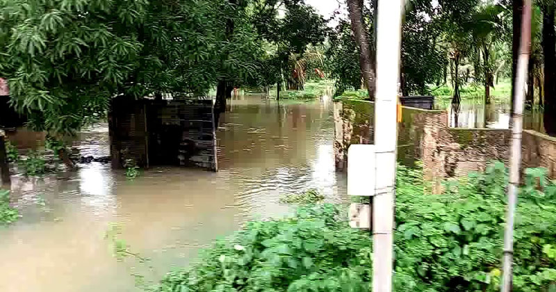 മഴ കുറഞ്ഞെങ്കിലും വെള്ളക്കെട്ട് മാറുന്നില്ല; തൃശൂരില്‍ ചിലയിടങ്ങളില്‍ ഭാഗികമായി ഗതാഗത തടസ്സം