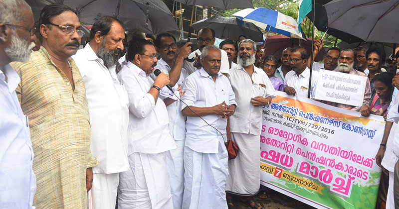 നികുതിക്കൊള്ളയിലൂടെ പള്ളവീര്‍ത്ത സര്‍ക്കാര്‍ പെന്‍ഷന്‍കാരെ ആത്മഹത്യയിലേക്ക് തള്ളിവിടുന്നു: എം.എം.ഹസ്സന്‍